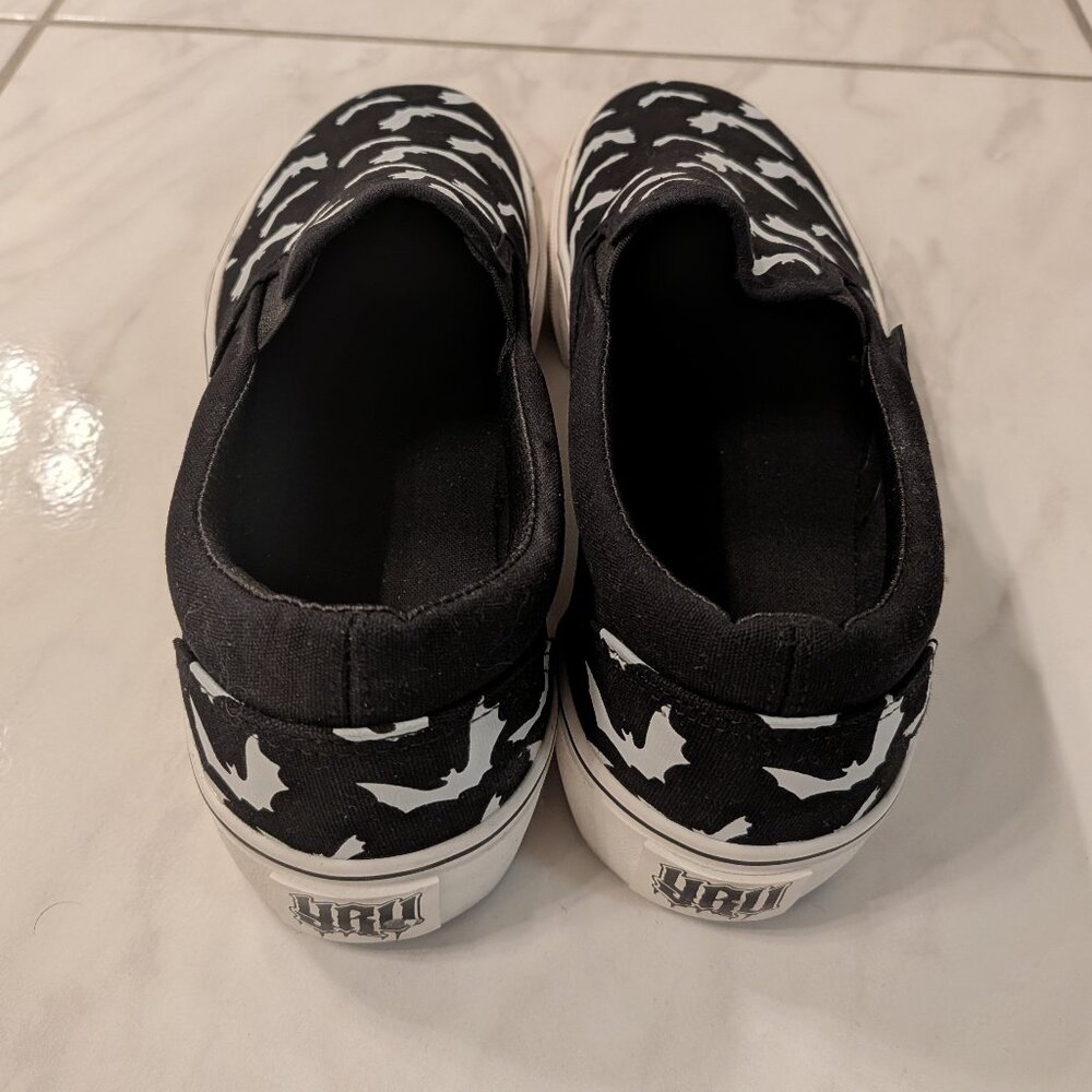 YRU Bat Shoes - White Bats on Black Background with White Platform Soles - Picture 6 of 9